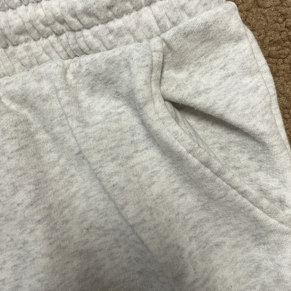 Old Navy mid rise joggers. Small - Picture 4 of 8